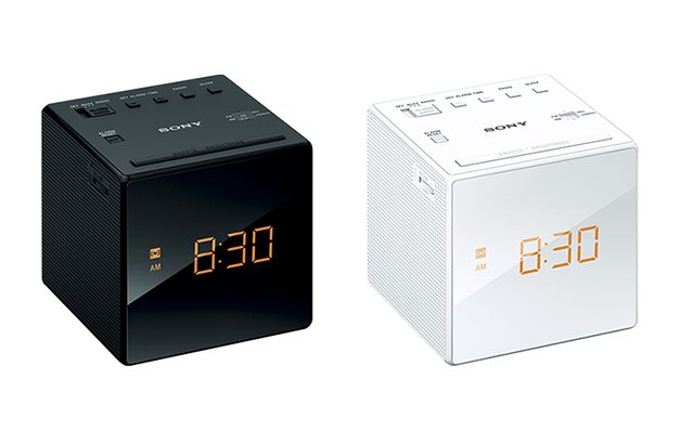 シンプルなキューブ型のデザインでインテリアにも合わせやすいクロックラジオ